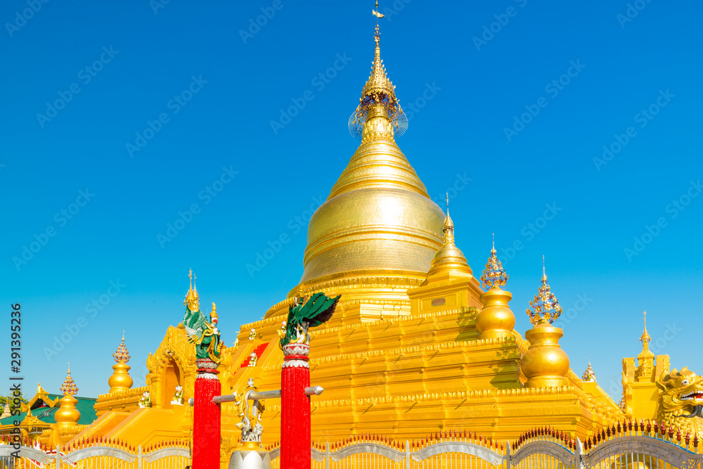 Naklejka premium The Shwezigon Pagoda or Shwezigon Paya is a Buddhist temple located in Nyaung-U, a town near Bagan,Myanmar.