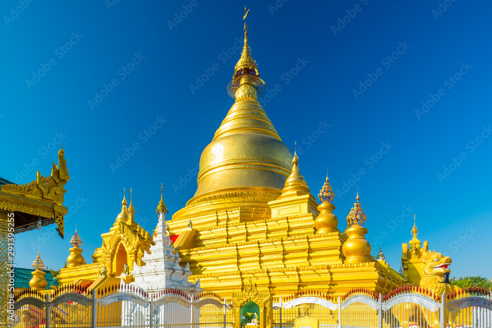 Naklejka premium The Shwezigon Pagoda or Shwezigon Paya is a Buddhist temple located in Nyaung-U, a town near Bagan,Myanmar.