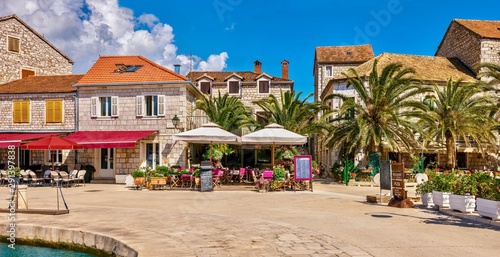 Fotografía A colorful panorama of a Mediterranean resort town in summer