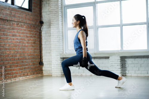 Obraz na plátne Asian woman exercise indoors she acted the leg lunge