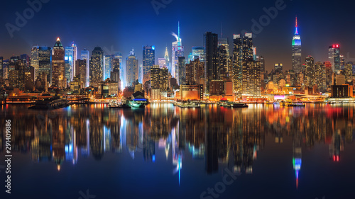 Panoramic view on Manhattan at night, New York, USA © sborisov