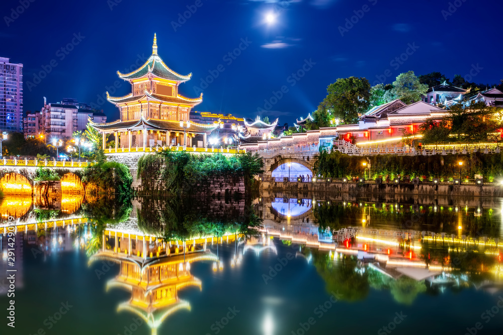 Obraz premium Night View of Ancient Bridges in Guiyang, Guangxi
