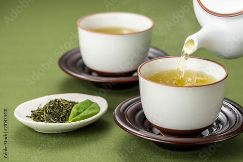 緑茶と茶葉