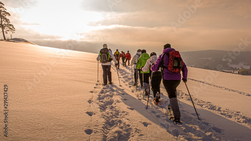 Neige et soleil levant