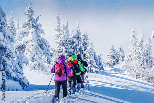 Paysage de neige et raquettes photo