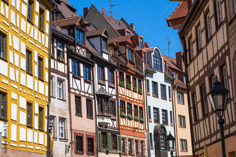 Fototapeta premium Historische Fachwerkhäuser in der Weißgerbergasse in Nürnberg/Deutschland