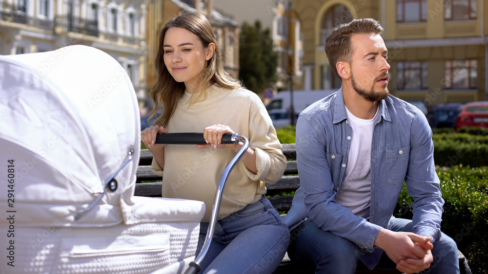 Obraz premium Wife ignoring husband, relations problem, child care priority, family crisis