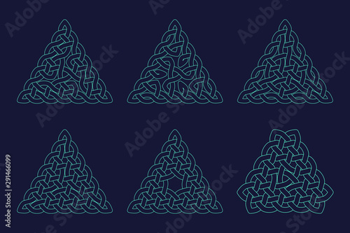 Celtic knot set. Triangular...