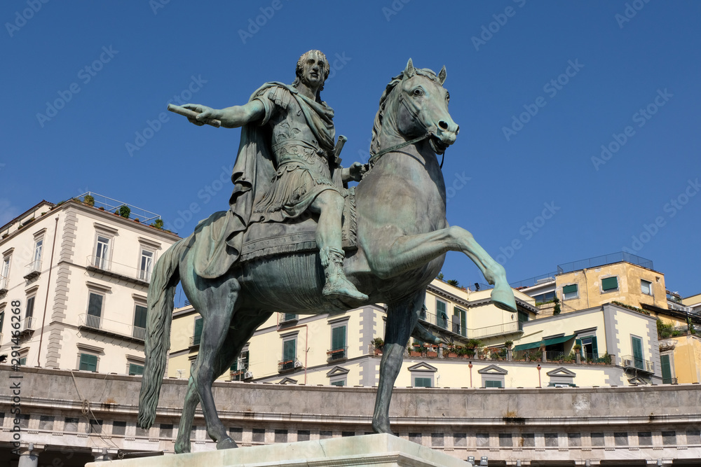 Statue équestre de Charles VII de Naples
