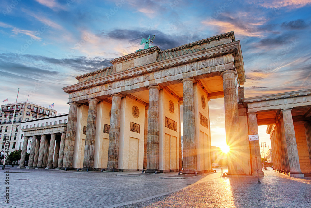 Obraz premium Berlin - Brandenburg Gate at sunrise, Germany