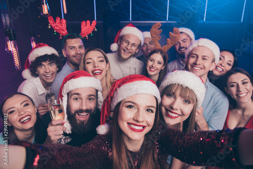 Self-portrait of nice-looking attractive lovely cheerful cheery positive glad funny ladies and guys having fun rest relax chill out time at luxury fogged nightclub indoors
