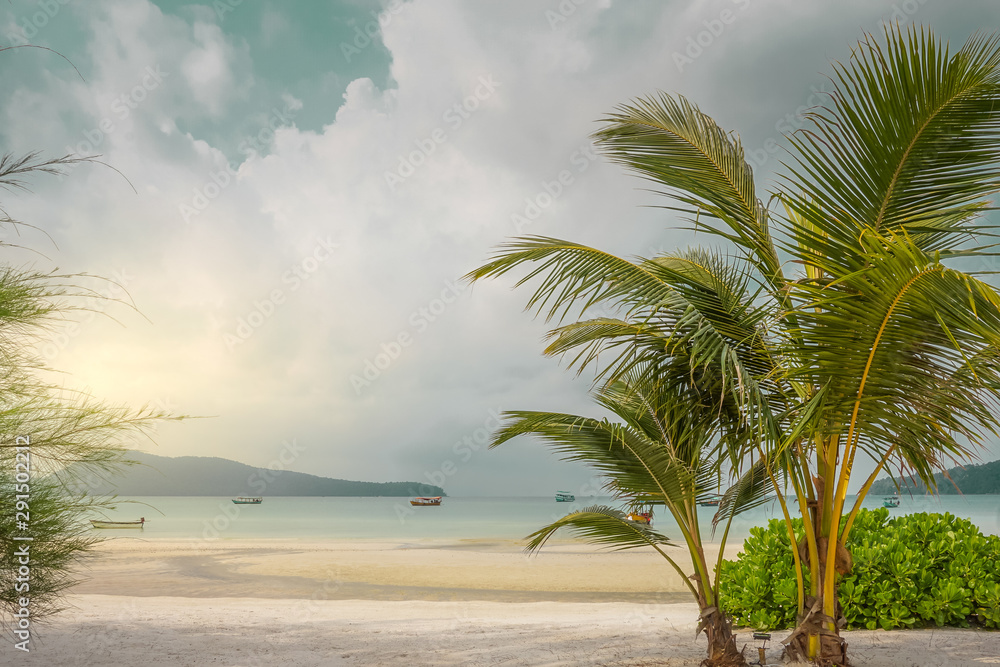 Fototapeta premium Pristine beach in Cambodia, Koh Rong Samloem. 