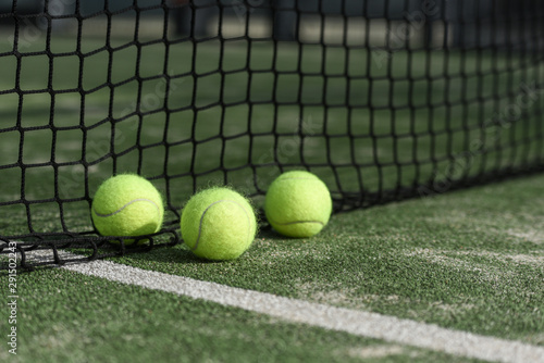 close up of a padel and tennis court with artificial grass © fotonomada 