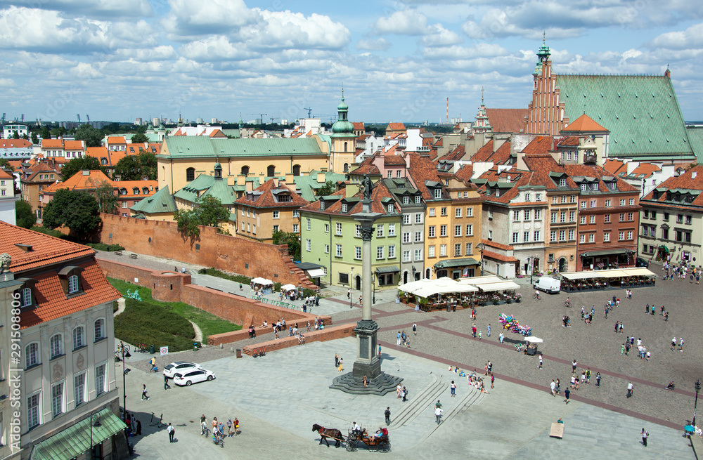 Obraz premium Warsaw Old Town With King Sigismund's Column
