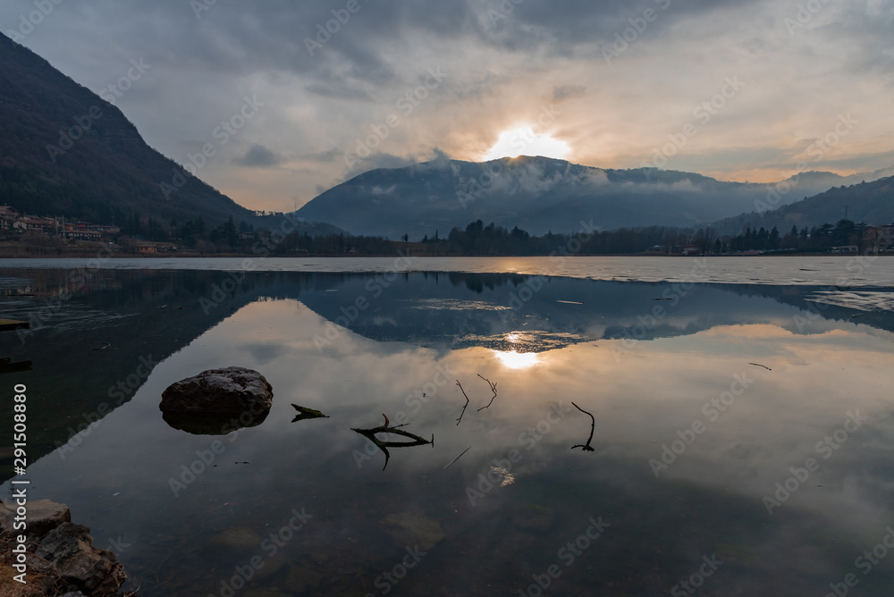Naklejka premium lake and mountains