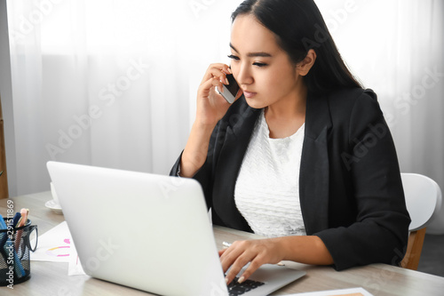 Beautiful Asian businesswom...