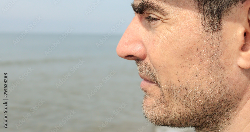 Obraz premium Very close profile of unshaven man