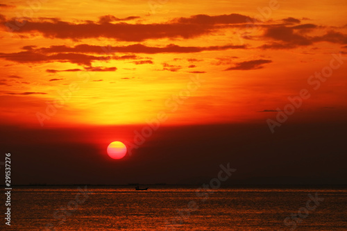 Fototapeta Naklejka Na Ścianę i Meble -  sunset on red sky back evening cloud over twilight and fishing on sea