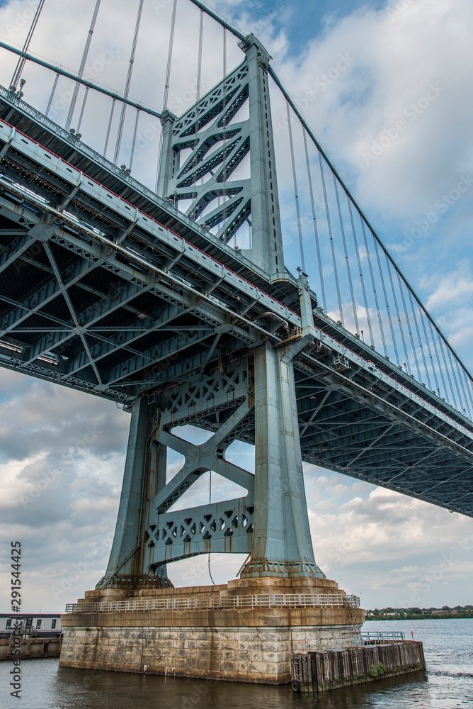 Fototapeta premium Benjamin Franklin Bridge in Philadelphia 02