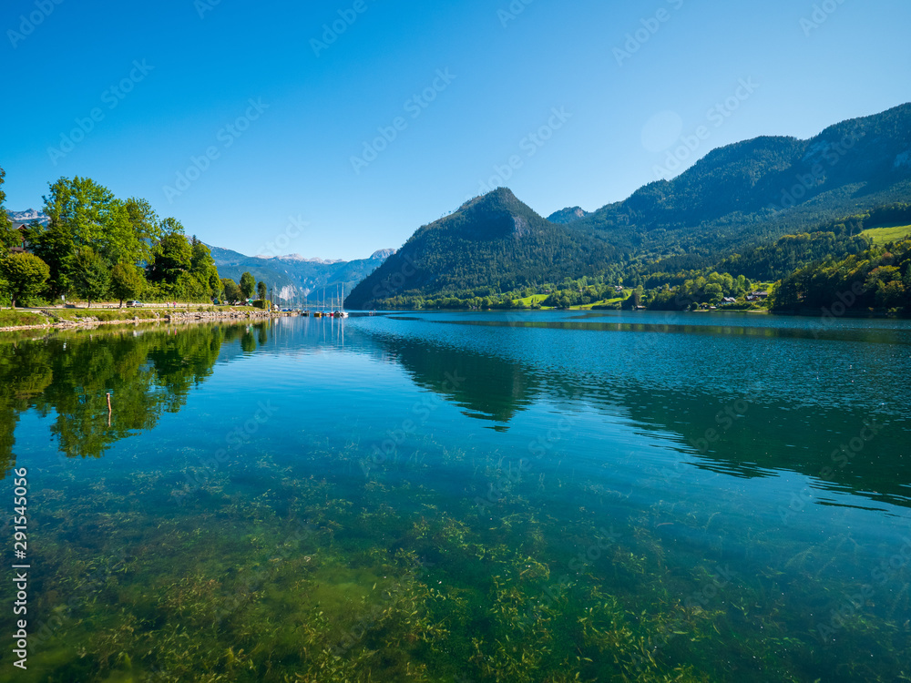 Naklejka premium Grundlsee, Steiermark, Österreich im Herbst
