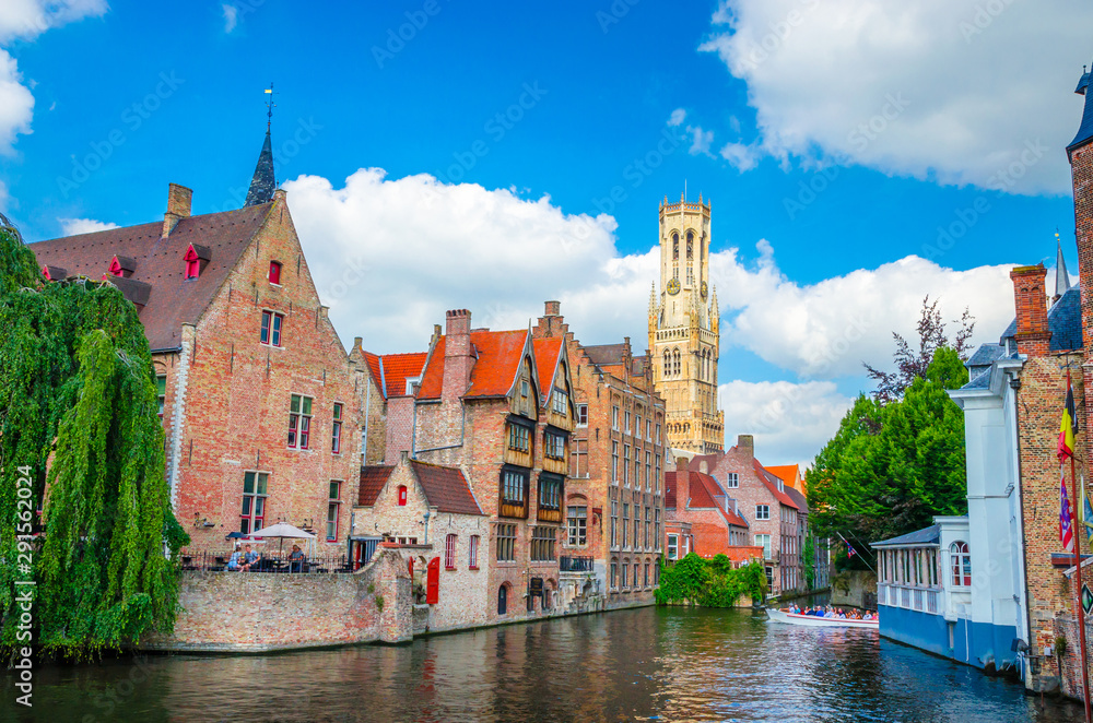 Fototapeta premium Beautiful canal and traditional houses in the old town of Bruges (Brugge), Belgium