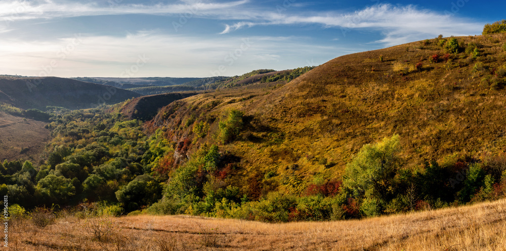 Naklejka premium Beautiful canyon on an autumn day over the Dniester. Ukraine..