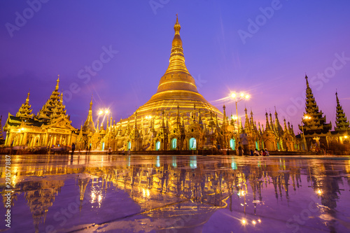 Leinwand Poster amazing sunrise at shwedagon pagoda in yangon, myanmar