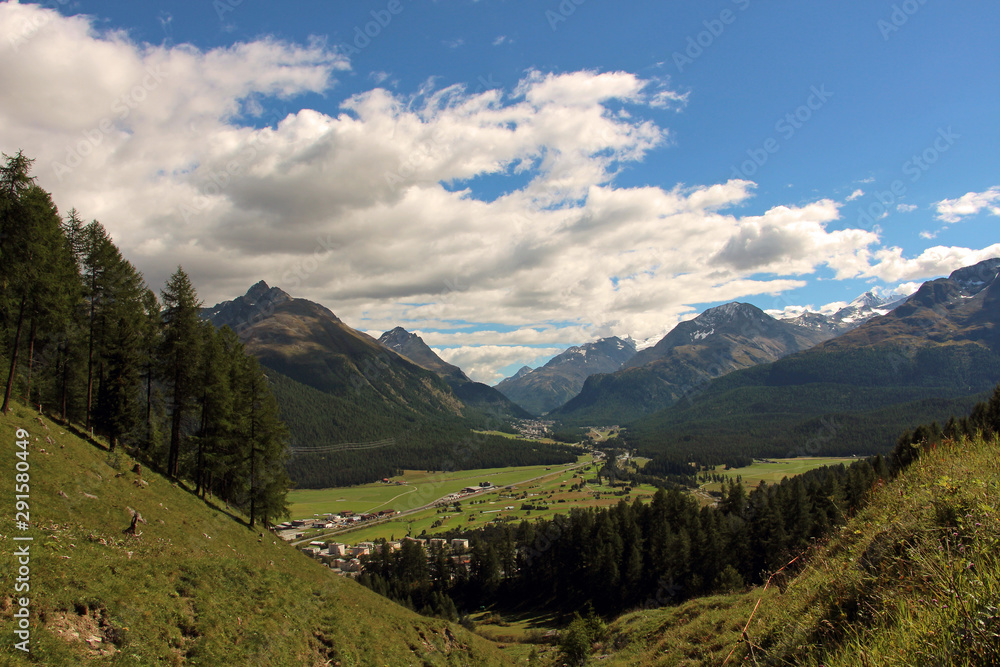Fototapeta premium Vie over the mountains