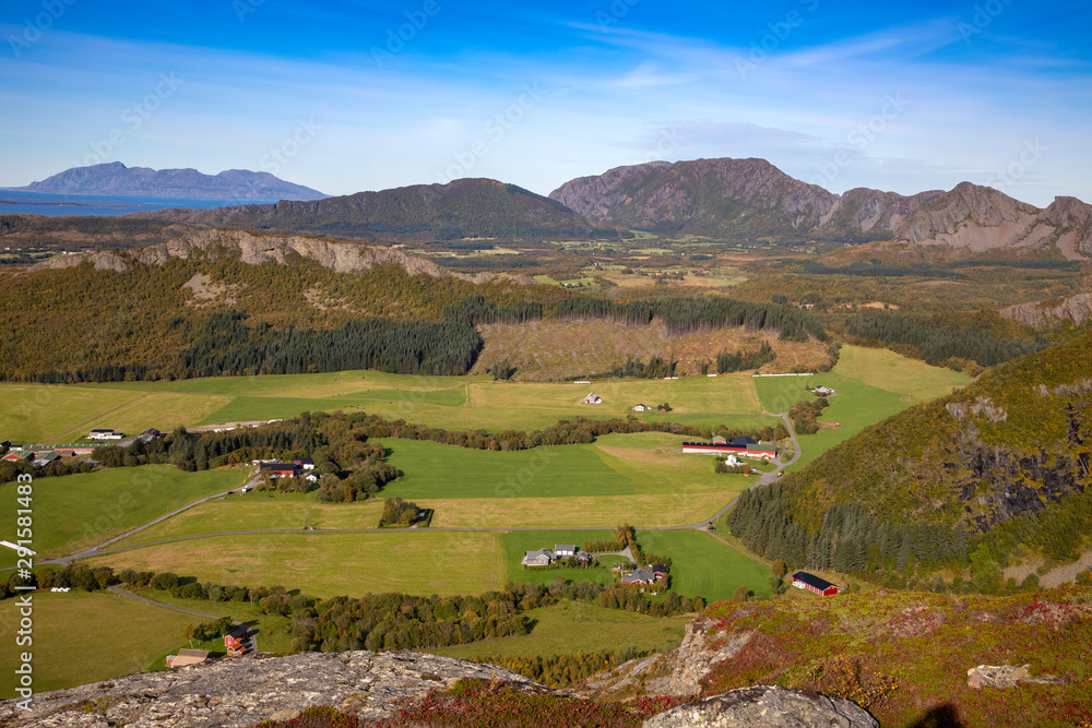 Fototapeta premium Autumn walk in the mountains in Northern Norway