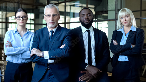 Foto Professional lawyers folded arms looking camera, business career, strategy