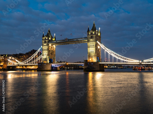 Tower Bridge at night illuminated by floodlights.