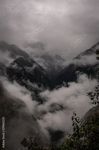 Montañas Nubladas Machu Picchu