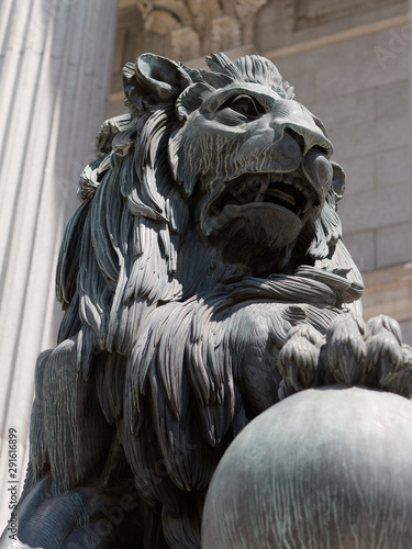 statue of lion photo