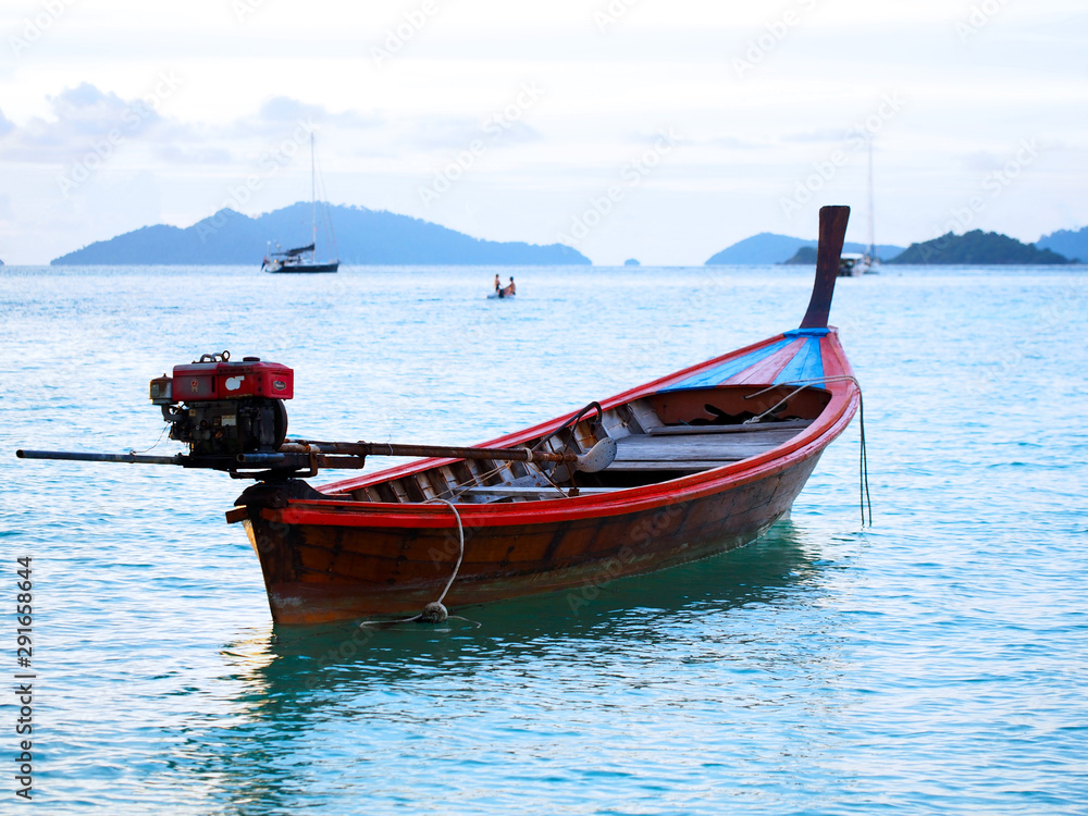 Long tail boat