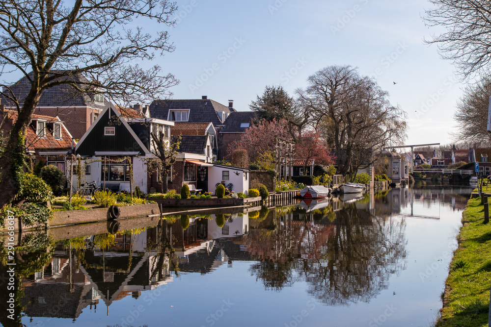 casa en el canal de Edam, Holanda