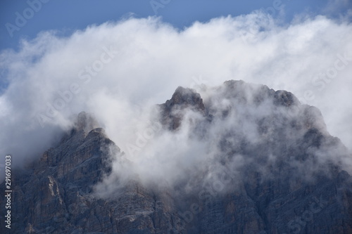 Alpen, Italien, Dolomiten, Passo Tre Croci, Gebirgspass, Venetien, Cortina, Olympia, Olympiade, Olympische Spiele, Gipfel, Berg, Fels, Wolken, wild, schroff, Cortina d’Ampezzo, Belluno, Auronzo di Cad photo