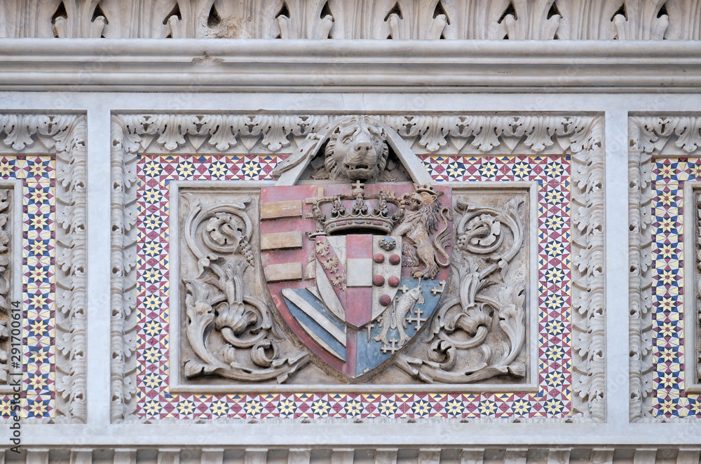 Coats of arms of prominent families that contributed to the facade., Portal of Cattedrale di Santa Maria del Fiore (Cathedral of Saint Mary of the Flower), Florence, Italy