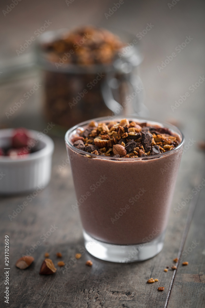yaourt au chocolat et granola yaourt au chocolat et granola