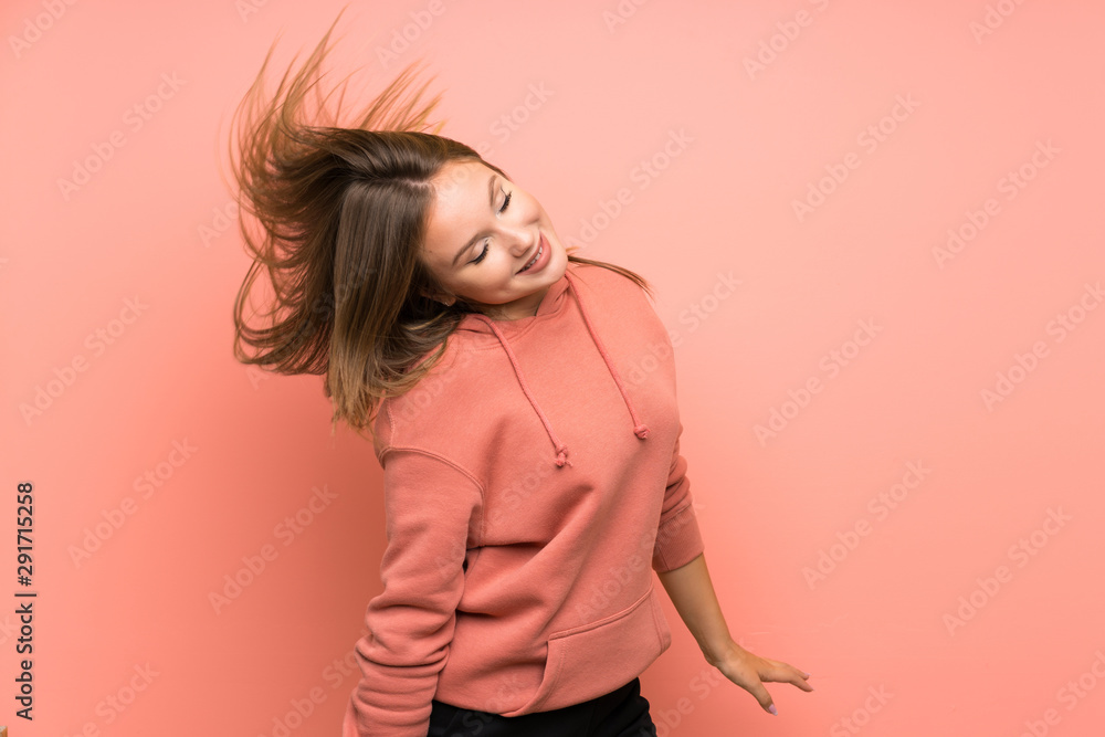 Obraz premium Teenager girl dancing over isolated background