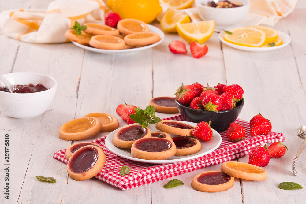Lemon and straberry tartlets. Lemon and straberry tartlets.