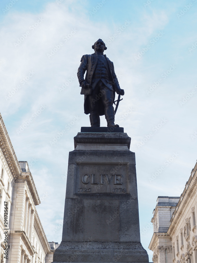 Fototapeta premium Clive of India statue in London
