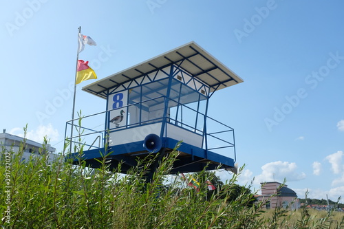 Aussichtsturm der Wasserwacht am Meer