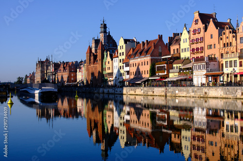 Wrażenia z Gdańska (po niemiecku Gdańsk) portowego miasta na bałtyckim wybrzeżu Polski