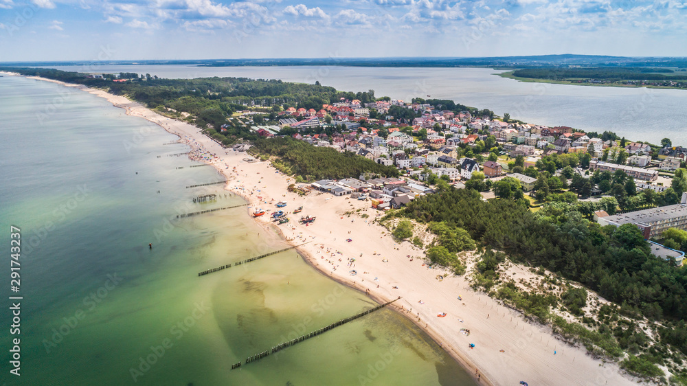 Mielno – piękne miasto i kurort pomiędzy Morzem Bałtyckim a Jeziorem Jamno