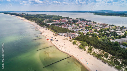 Wallpaper Mural Mielno – piękne miasto i kurort pomiędzy Morzem Bałtyckim a Jeziorem Jamno Torontodigital.ca