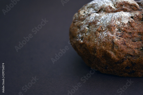 Whole grain rye bread, isolated on dark background. Closeup © Hypnosis