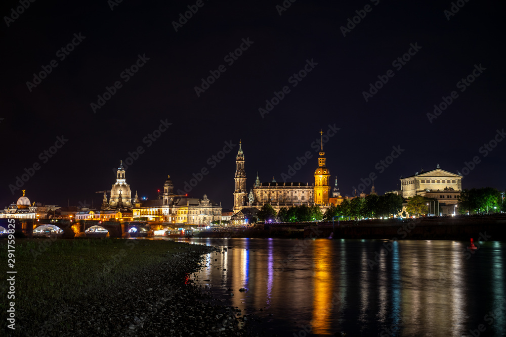 Das Stadtfest von Dresden zur blauen Stunde