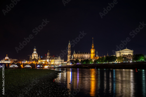 Das Stadtfest von Dresden zur blauen Stunde