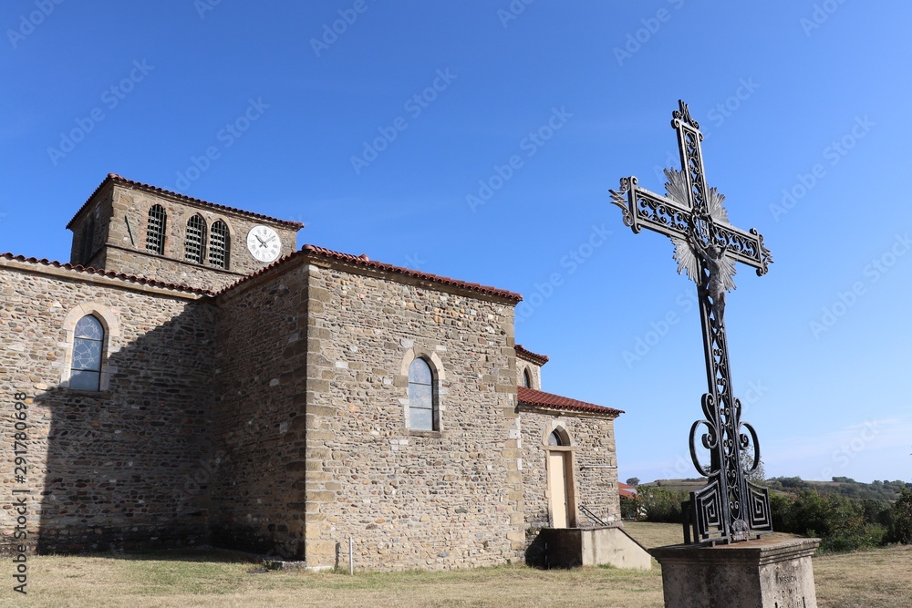 Eglise Saint Pierre dans le village de Communay - Département du Rhône - France