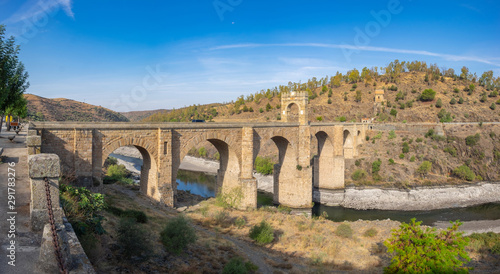 The Roman bridge of Alcantara is a two thousand year old stone bridge that crosses the Tagus River. Built by the Romans to connect an important commercial route.